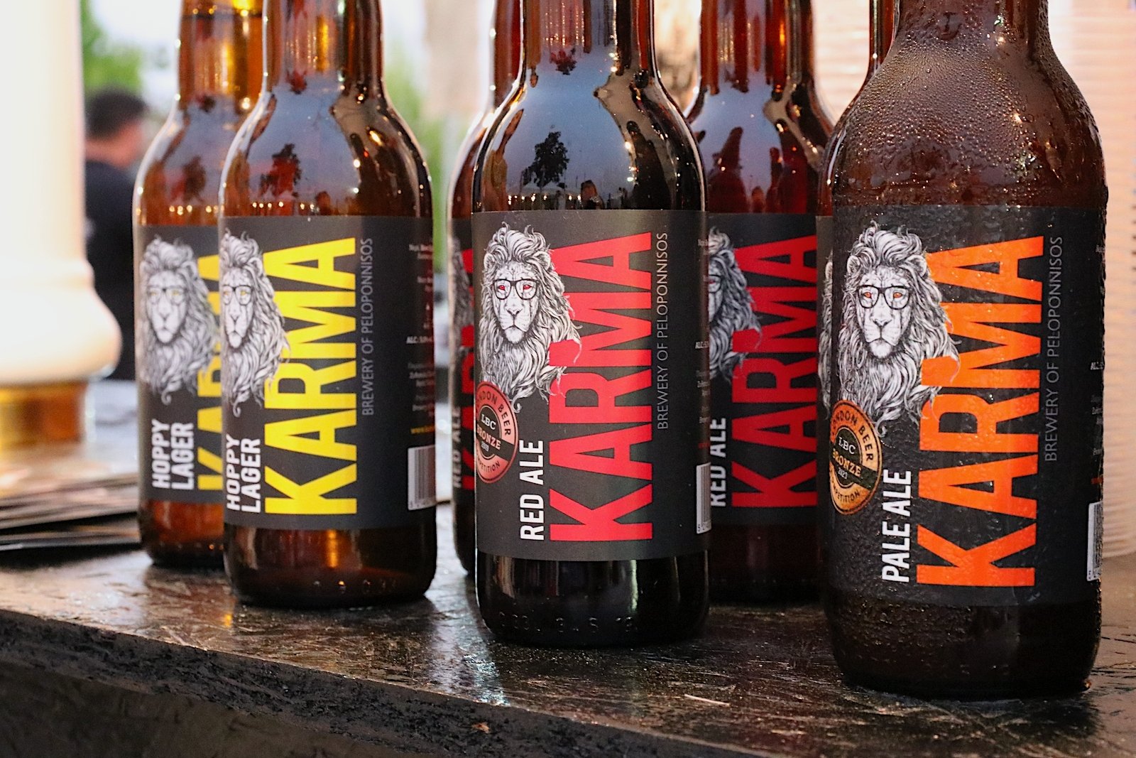 Selectie van Karma bieren op Peloponnese Beer Festival in Kalamata