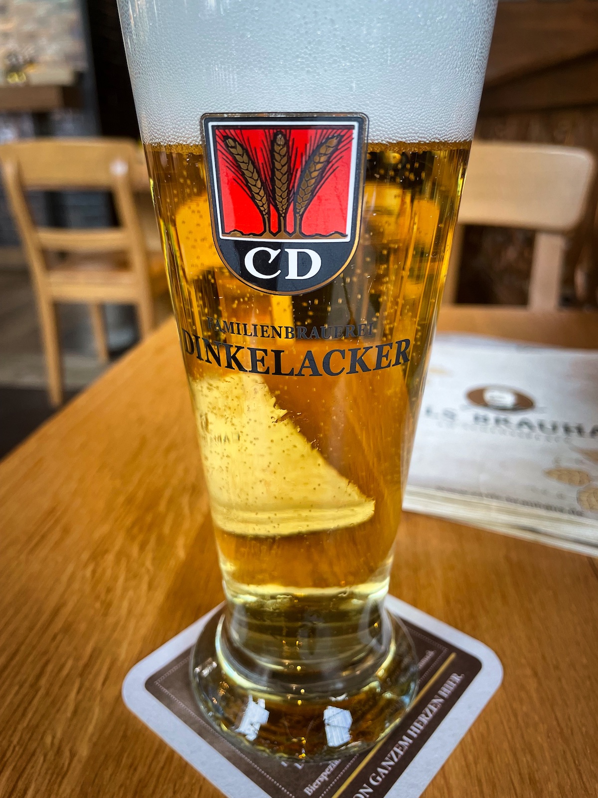 Dinkelacker bier bij Carl's Brauhaus in Stuttgart