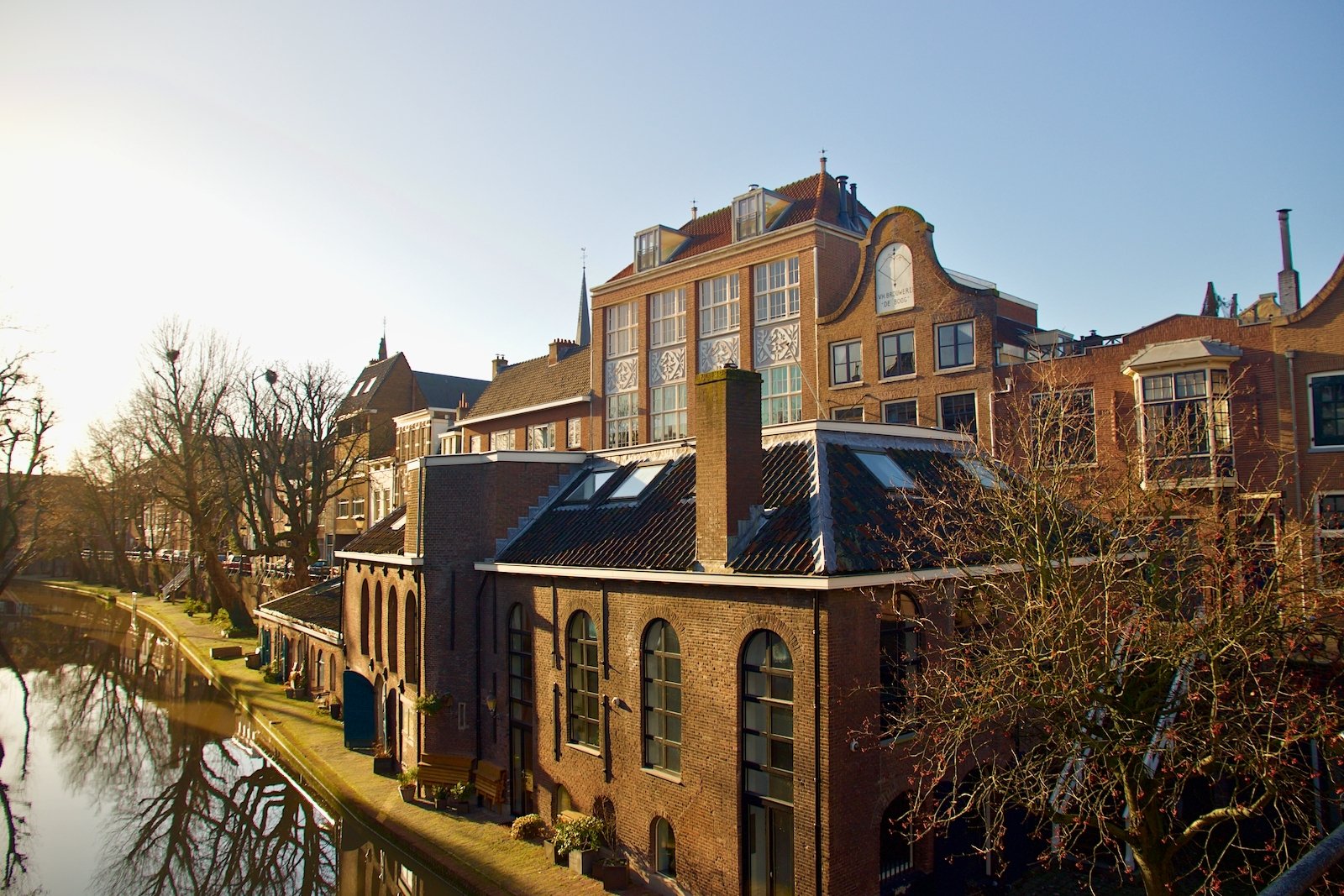 Voormalig brouwcomplex van Brouwerij De Boog aan de Oudegracht in Utrecht