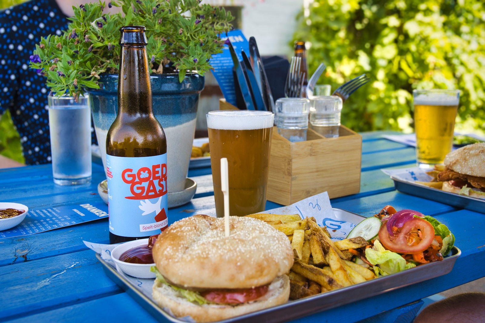 Outdoor lunch at Breugem Meeting Point
