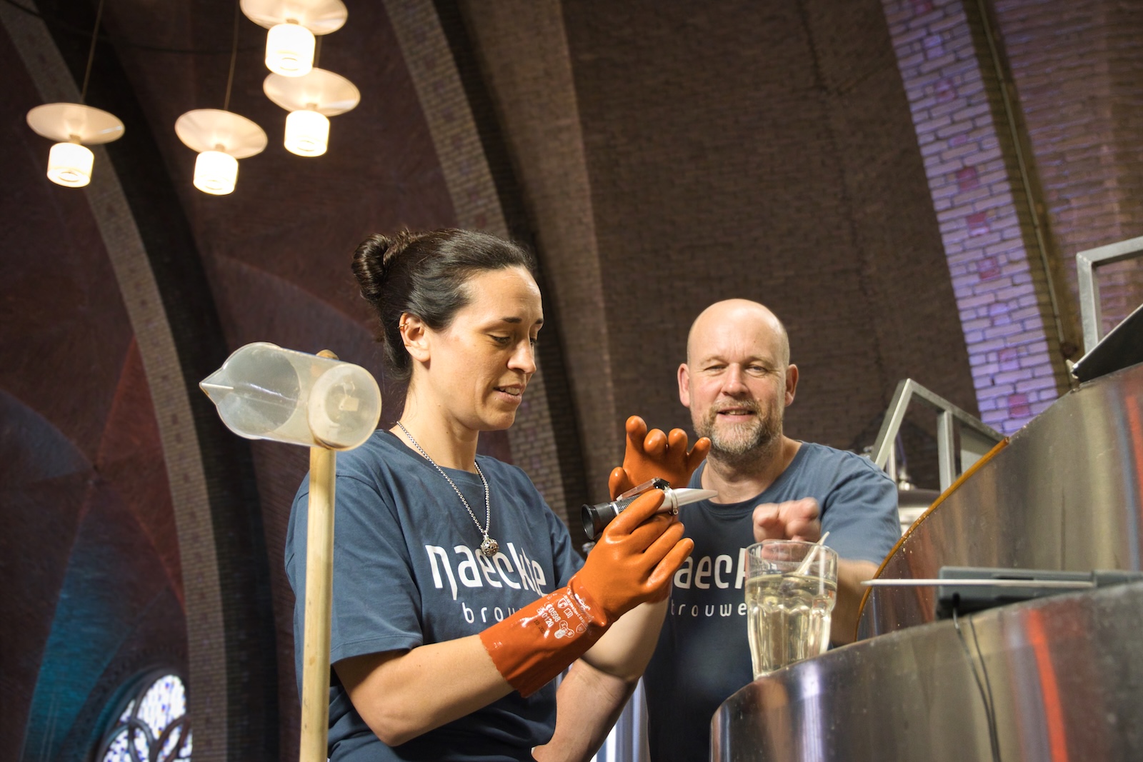 Ab and Maru brewing a Stout