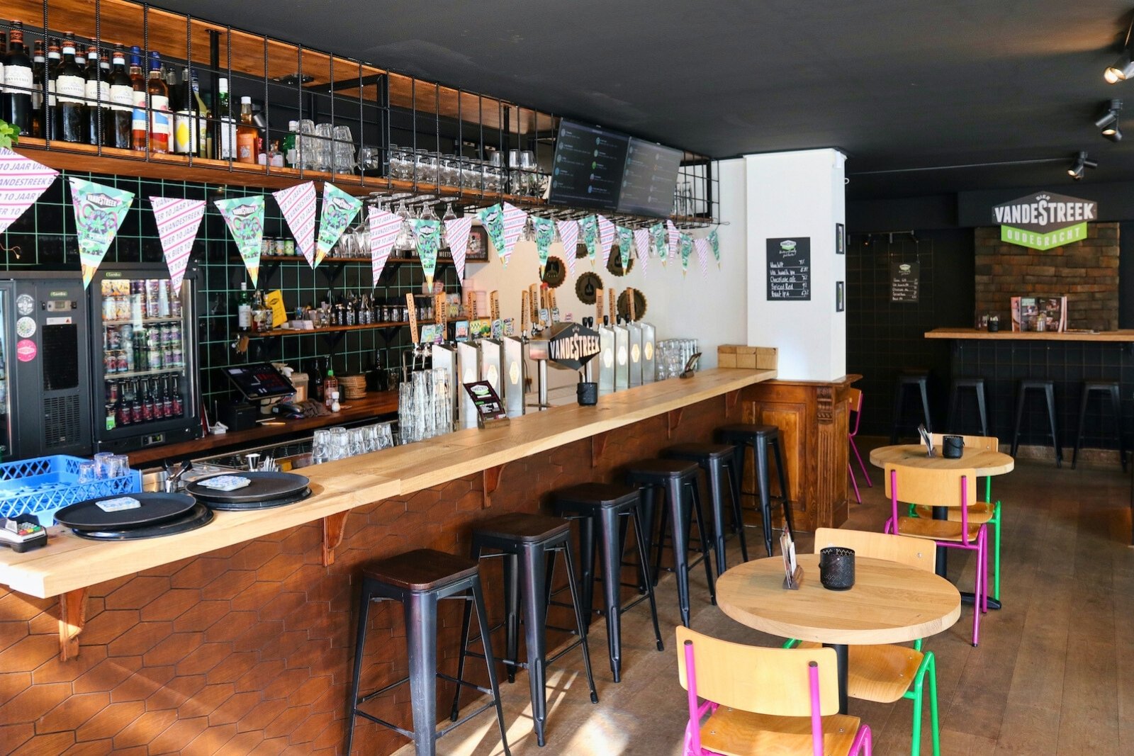 vandeStreek Oudegracht beer and food bar in Utrecht