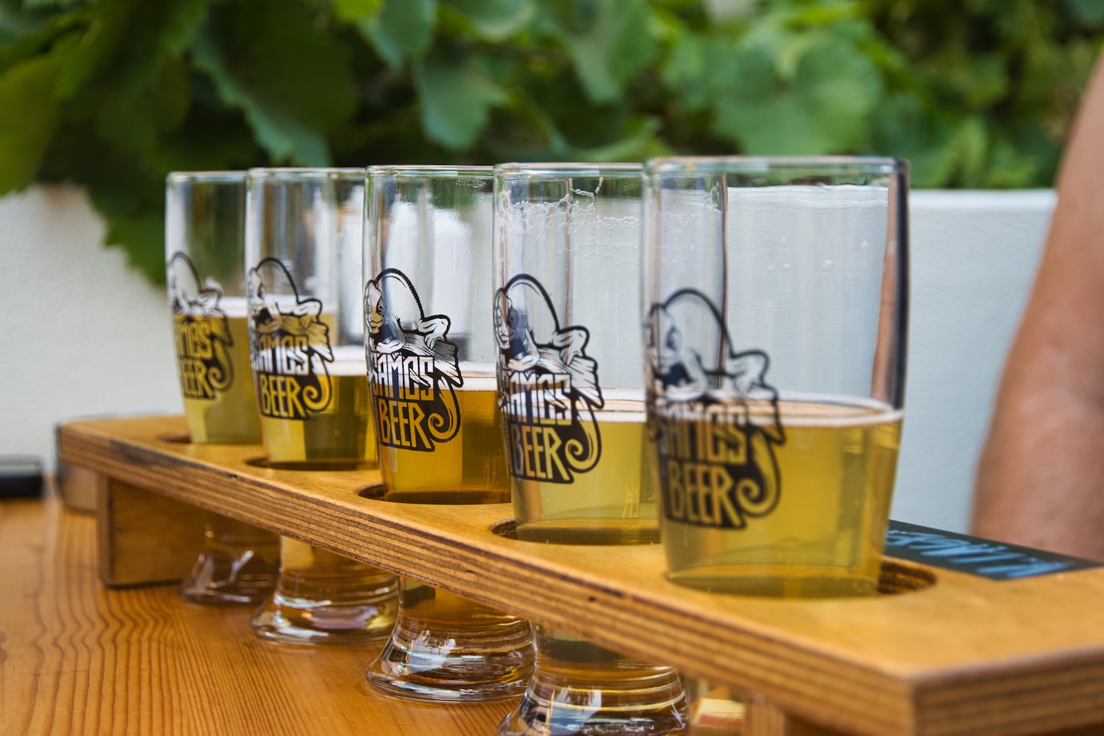 Een flight bieren van brouwerij Samos Beer in Pythagorion