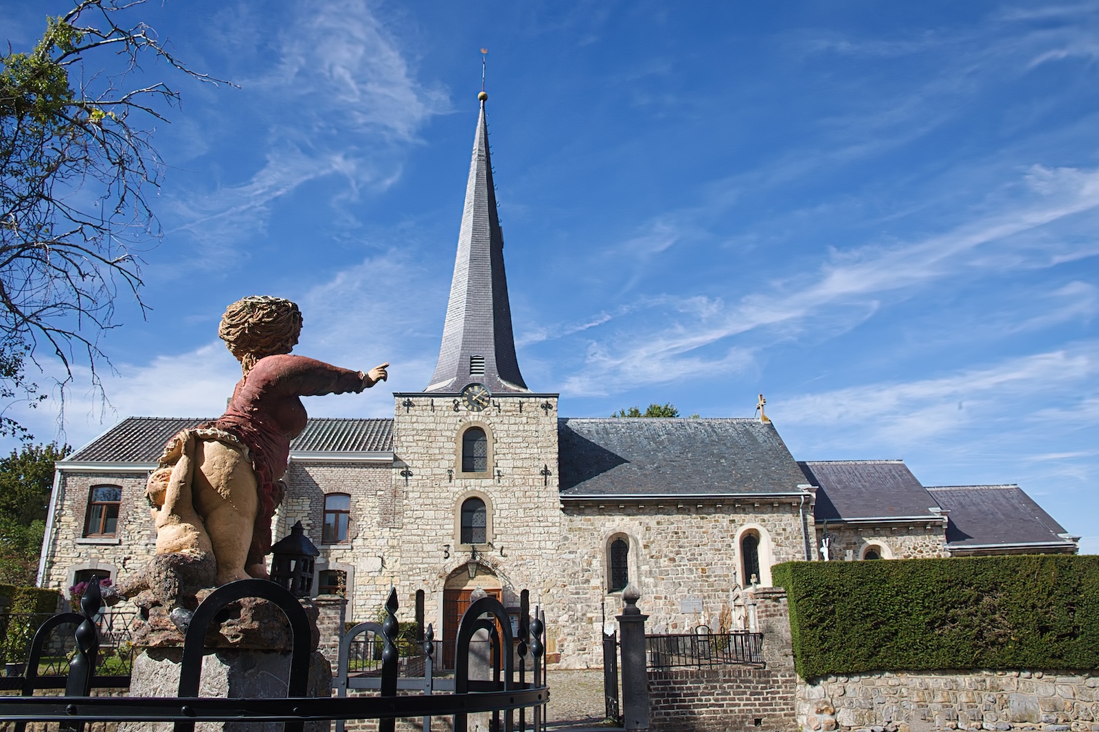 Het middeleeuwse dorpskerkje van Holset