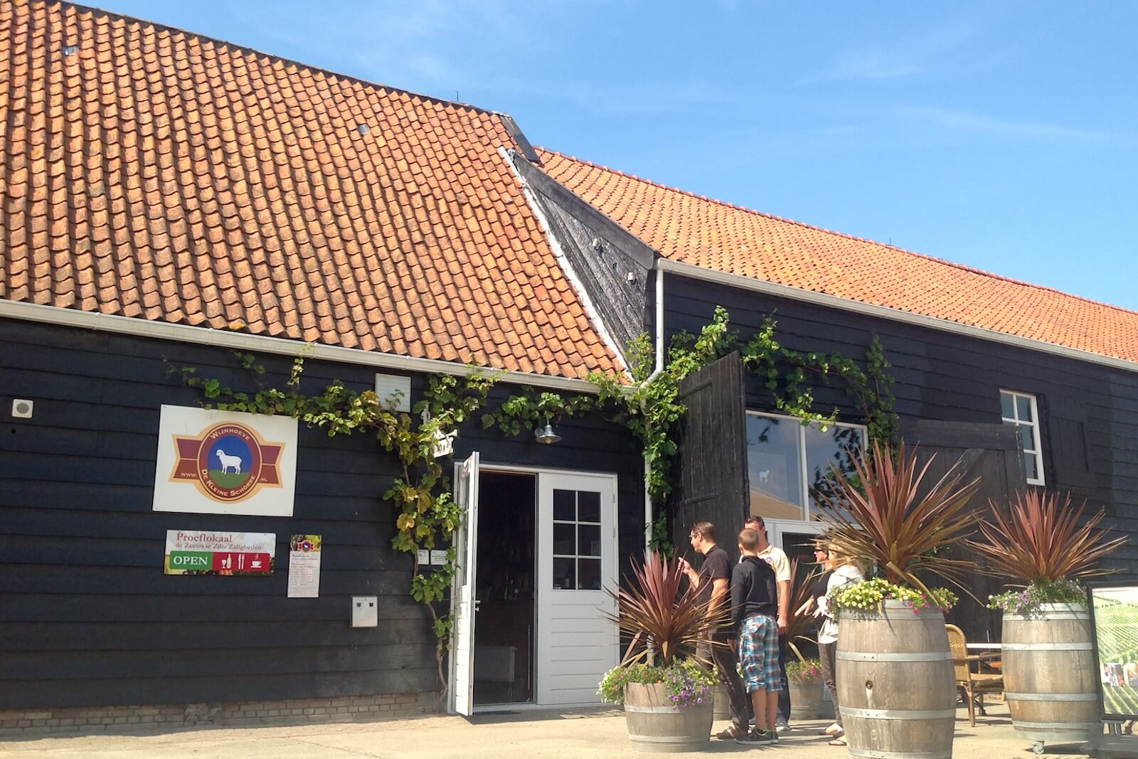 The old black-tarred barn that holds the tasting room of Wijnhoeve De Kleine Schorre