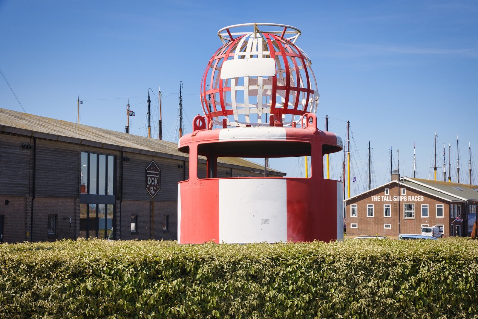 Zeebaken aan de achterzijde van brouwerij Het Brouwdok