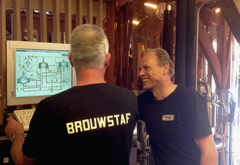 Siebe Kamer (rechts), mede-oprichter Bierbrouwerij Maallust