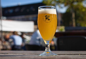 Een Gooisch Blond bier op een warme nazomer dag