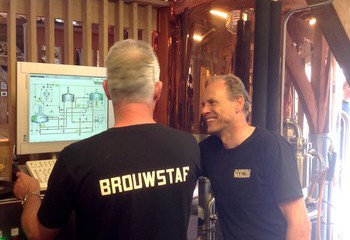 Siebe Kamer (to the right), co-owner of Brouwerij Maallust